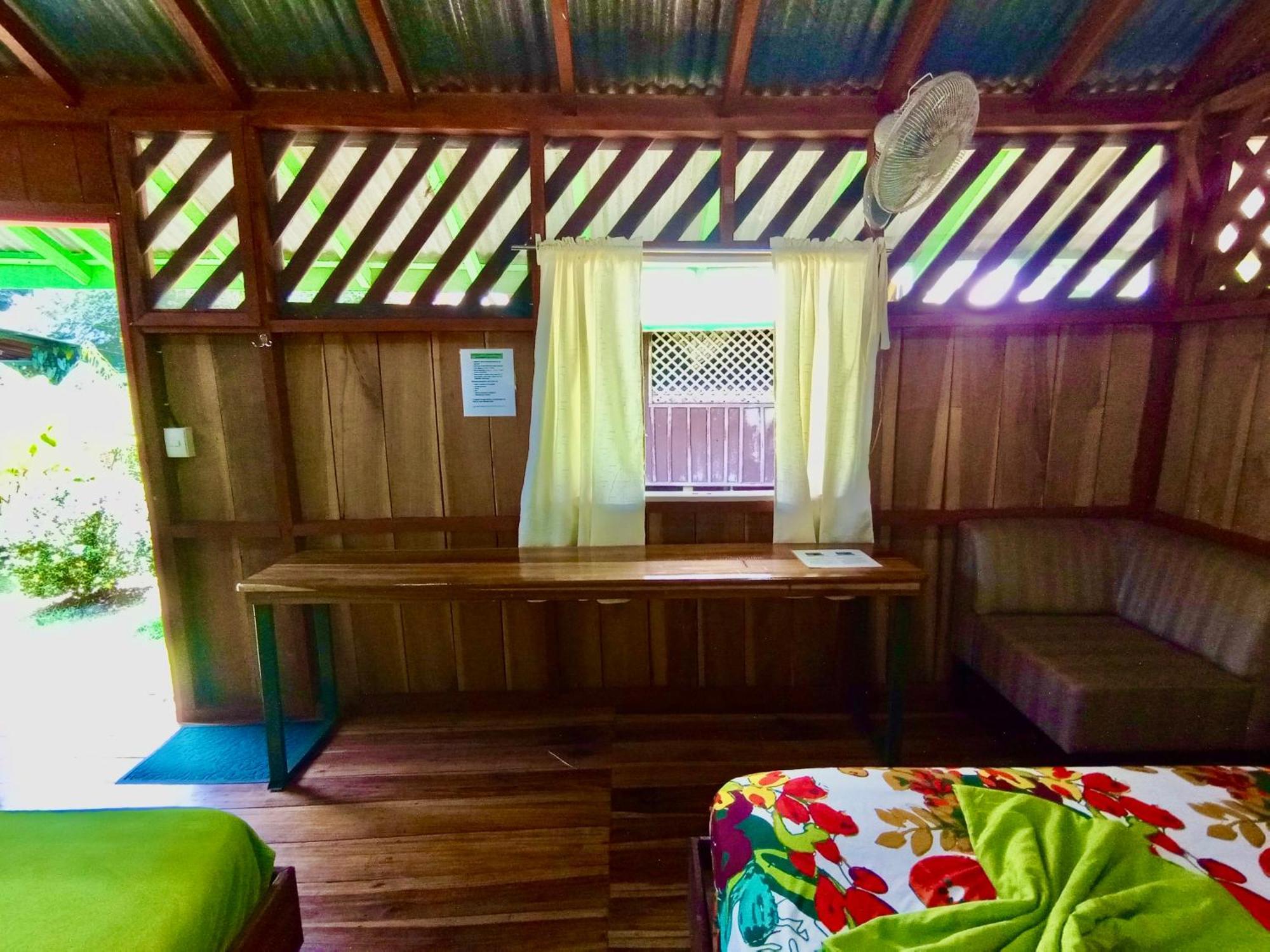 Alouatta Lodge And Canopy Cahuita Buitenkant foto