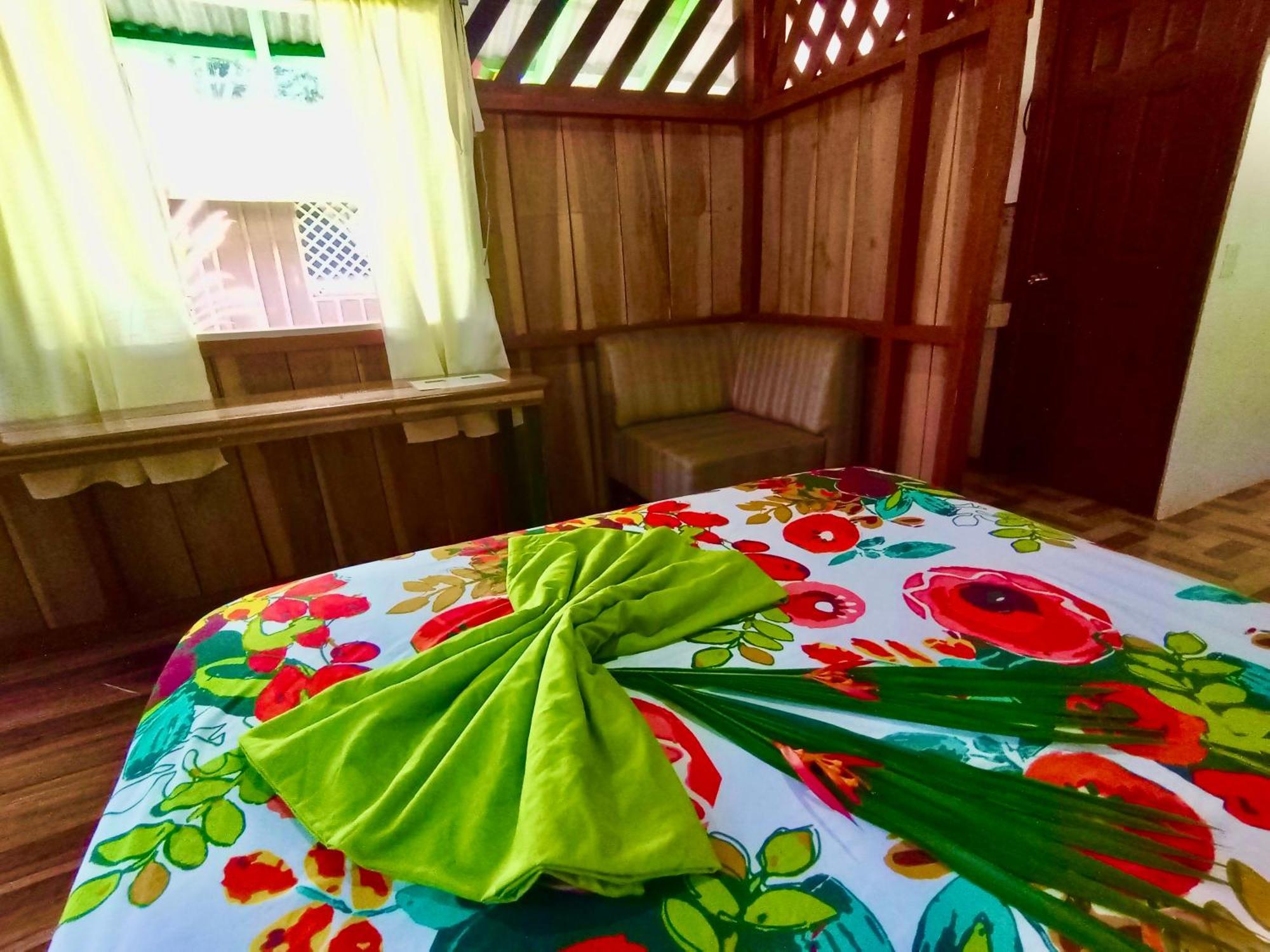 Alouatta Lodge And Canopy Cahuita Buitenkant foto