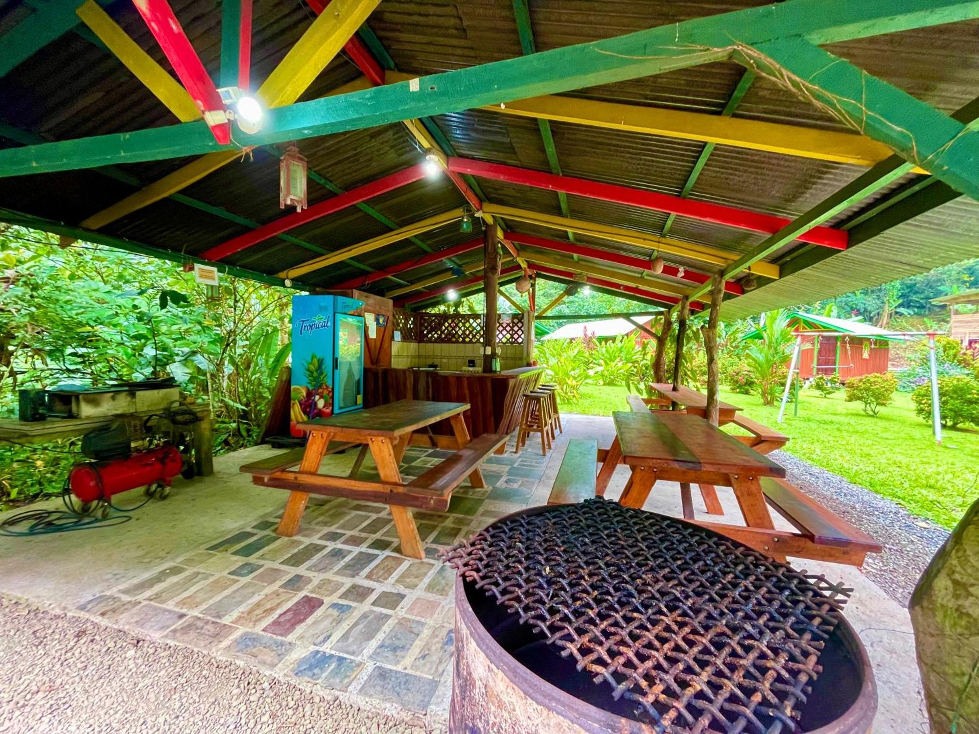 Alouatta Lodge And Canopy Cahuita Buitenkant foto