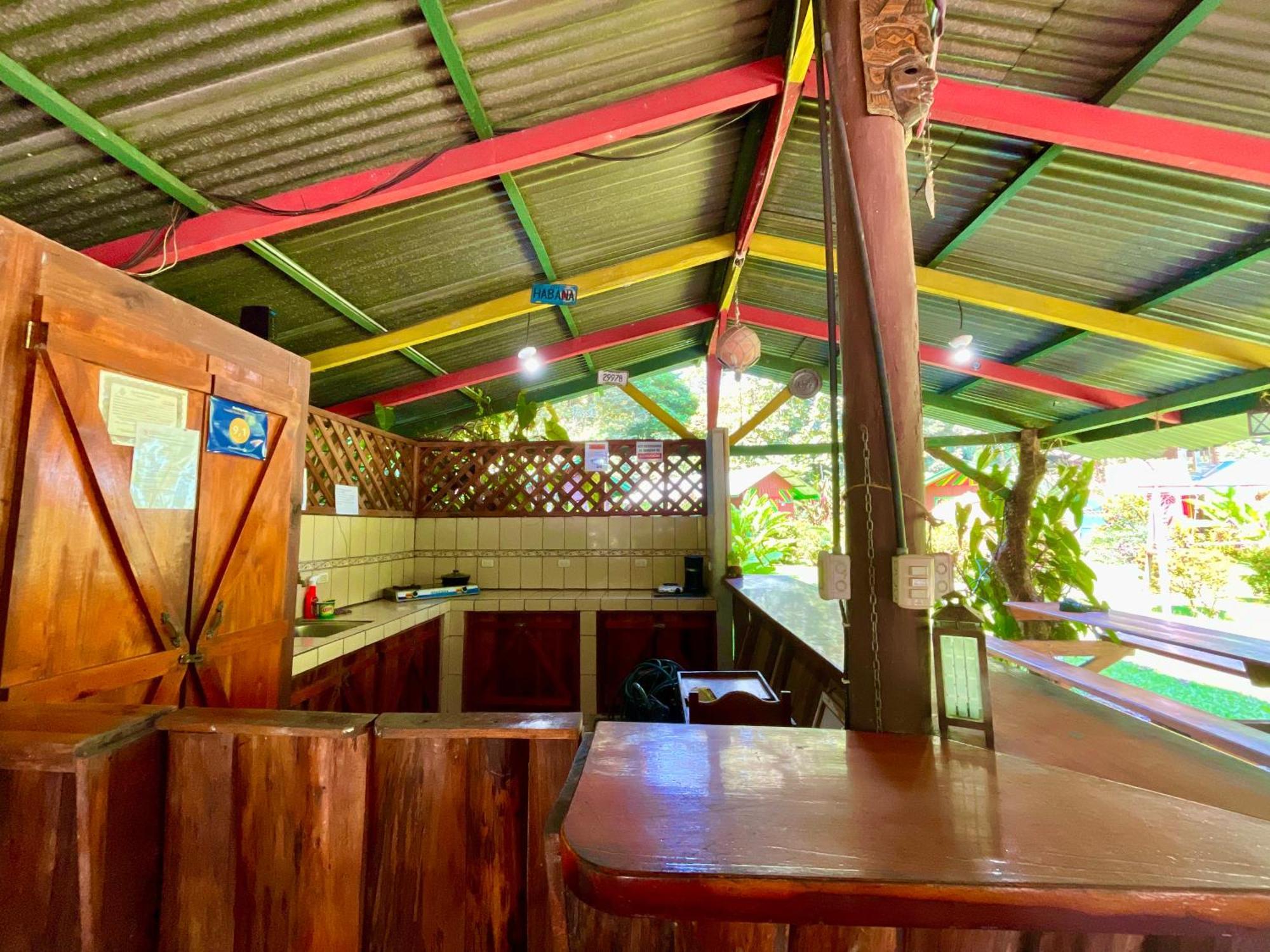 Alouatta Lodge And Canopy Cahuita Buitenkant foto