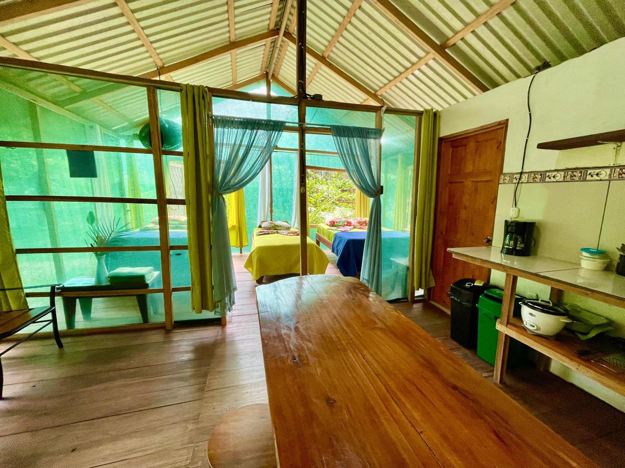 Alouatta Lodge And Canopy Cahuita Buitenkant foto