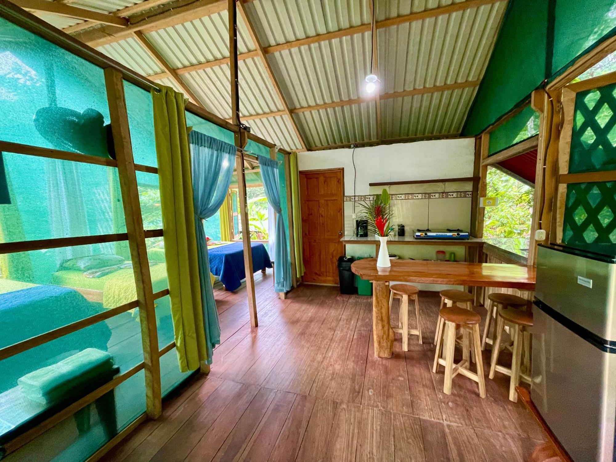 Alouatta Lodge And Canopy Cahuita Buitenkant foto